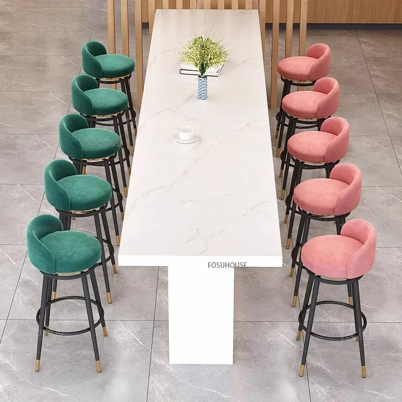 كرسي بار فاخر بتصميم نوردي من  - مراجعة Commercial Kitchen Light وسعره